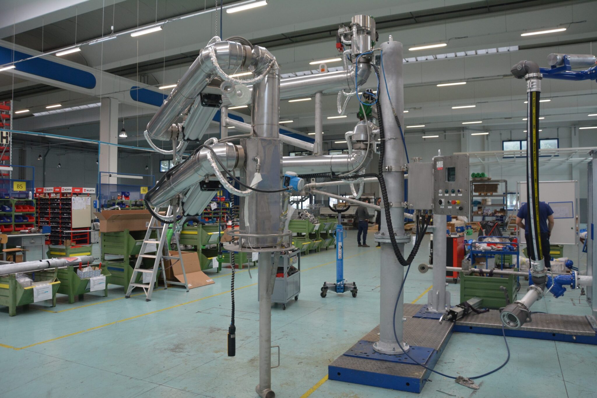 Double parallel loading arms for ortho-xylene