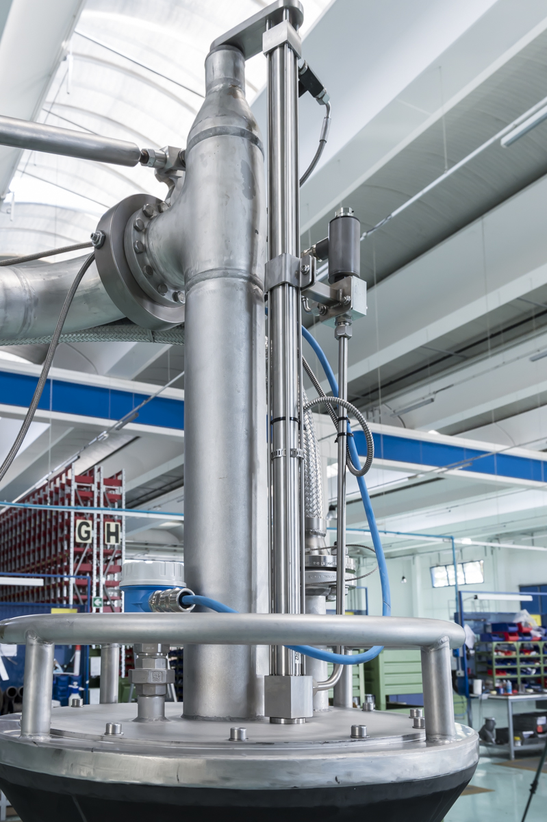 Semi-automatic loading arm for red oil